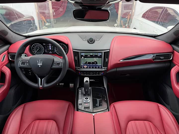 Maserati Levante, 2022 — фото 4 из 9