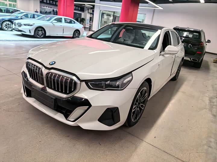 BMW 5 Series, 2026 — купить в Брянске под ключ