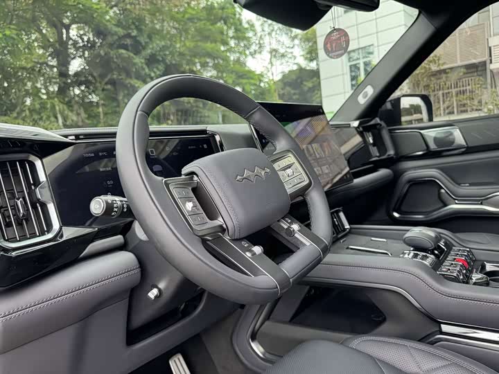 BYD FangChengBao Leopard 8, 2025 — фото 8 из 9