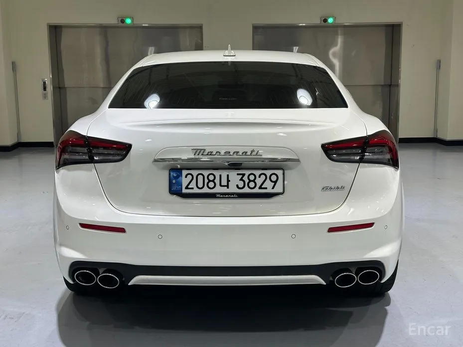 Maserati Ghibli, 2023 — фото 4 из 12