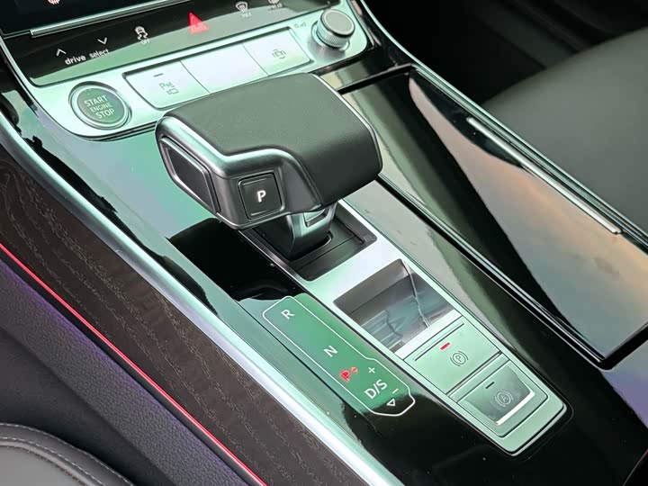Audi A8, 2024 — фото 6 из 9