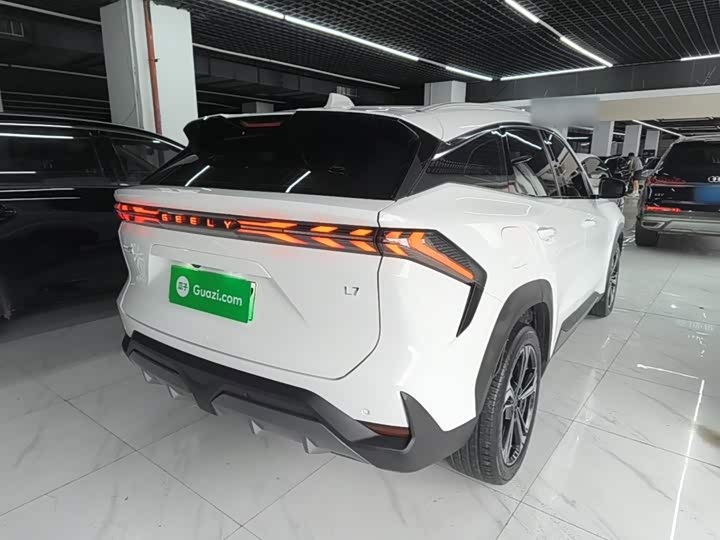 Geely Galaxy L7, 2023 — фото 7 из 9