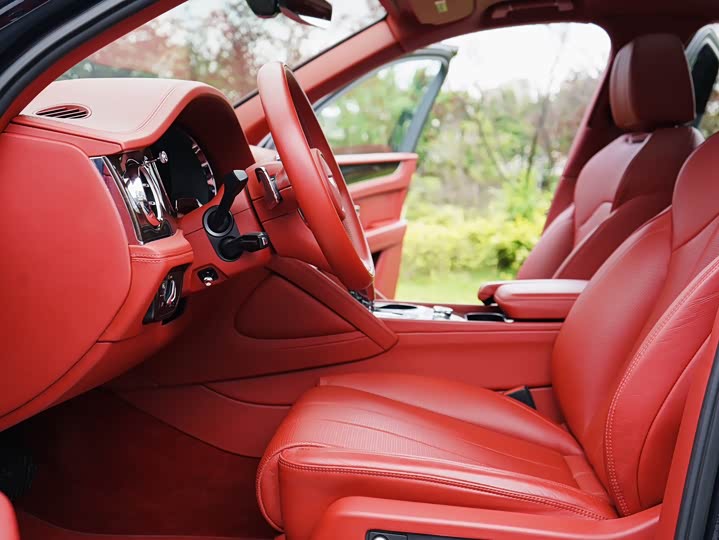 Bentley Bentayga, 2022 — фото 9 из 9