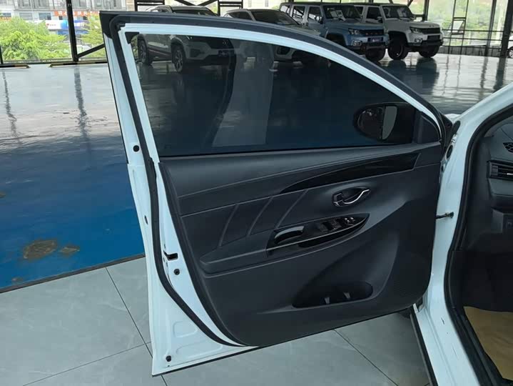 Toyota Yaris L Hatchback, 2022 — фото 7 из 9