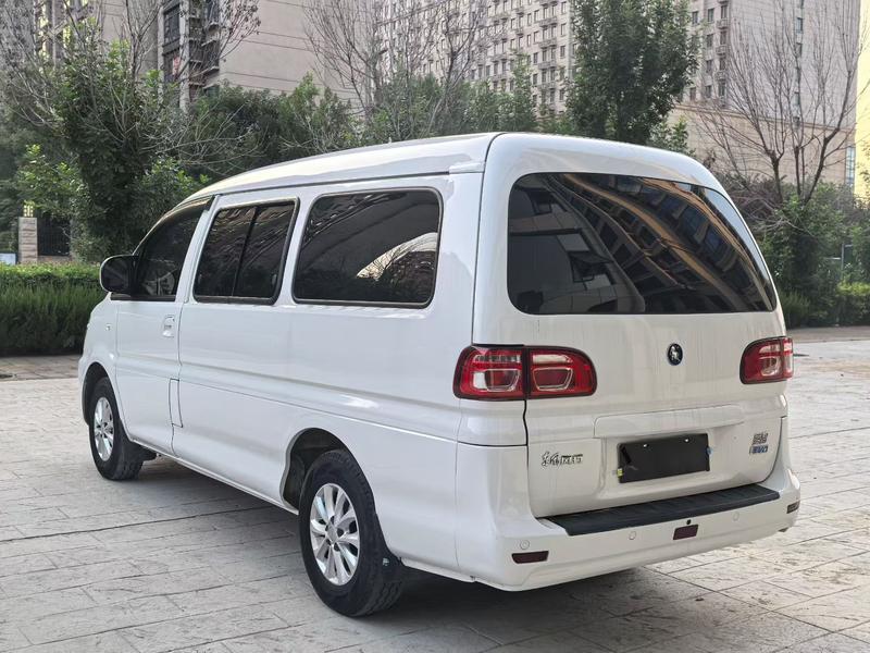 Dongfeng Forthing Lingzhi M5 EV, 2022 — фото 4 из 10