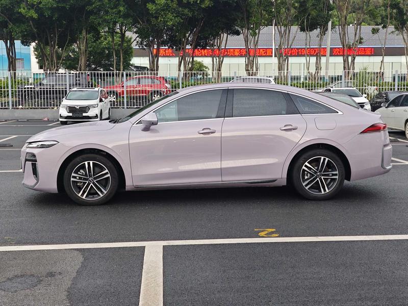Roewe M7 DMH, 2025 — фото 3 из 11