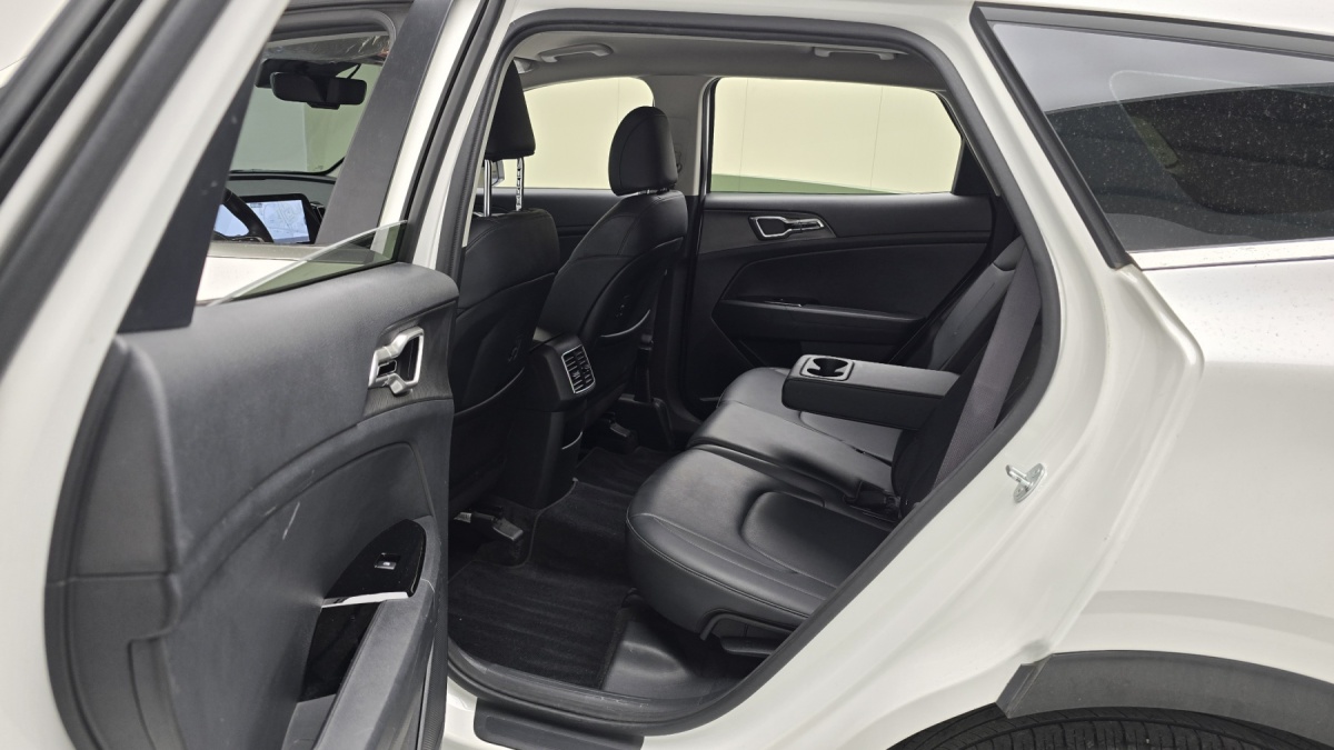 Kia Sportage, 2023 — фото 11 из 12