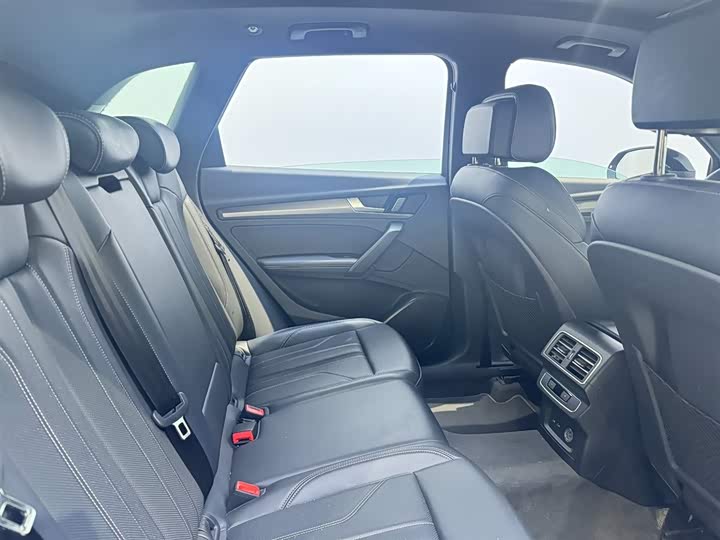 Audi Q5L, 2024 — фото 8 из 9