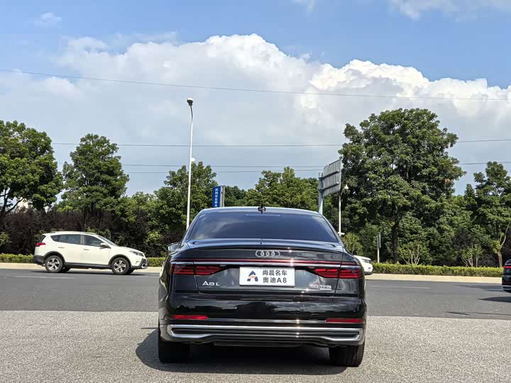 Audi A8, 2023 — фото 7 из 9