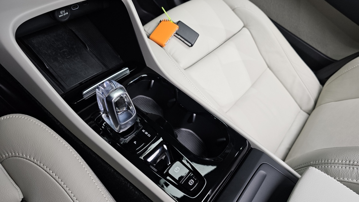 Volvo XC40, 2023 — фото 8 из 12