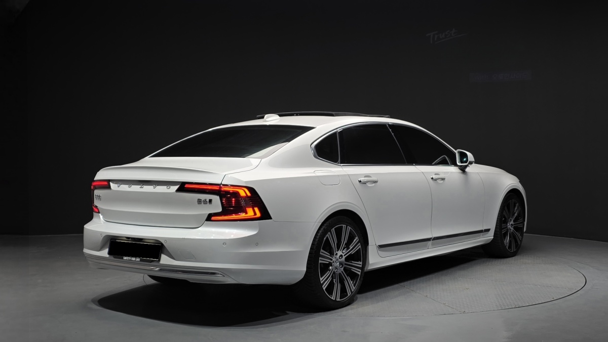 Volvo S90, 2023 — фото 2 из 12