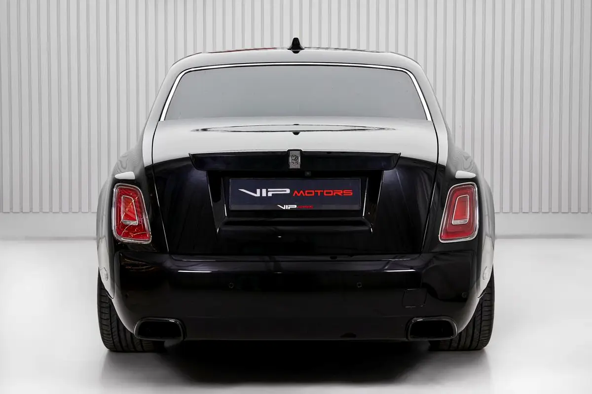 Rolls-Royce Phantom, 2024 — фото 5 из 10