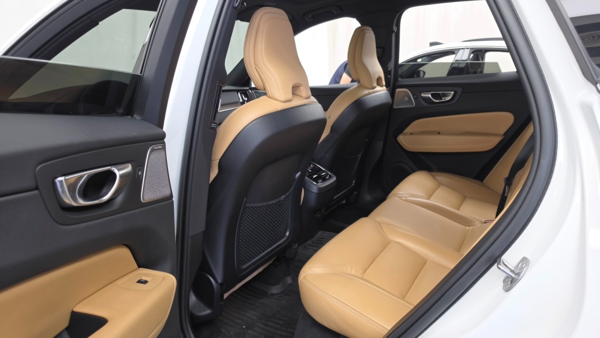 Volvo XC60, 2023 — фото 10 из 12