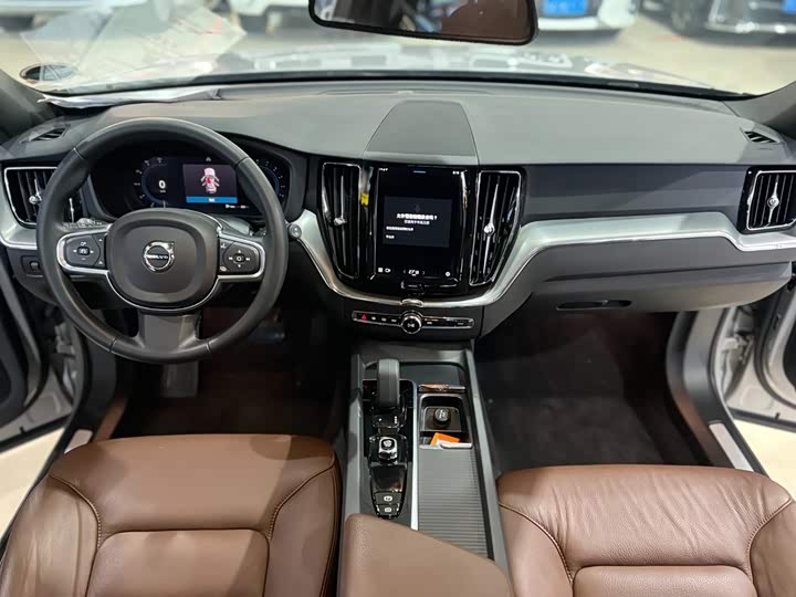Volvo XC60, 2022 — фото 8 из 9