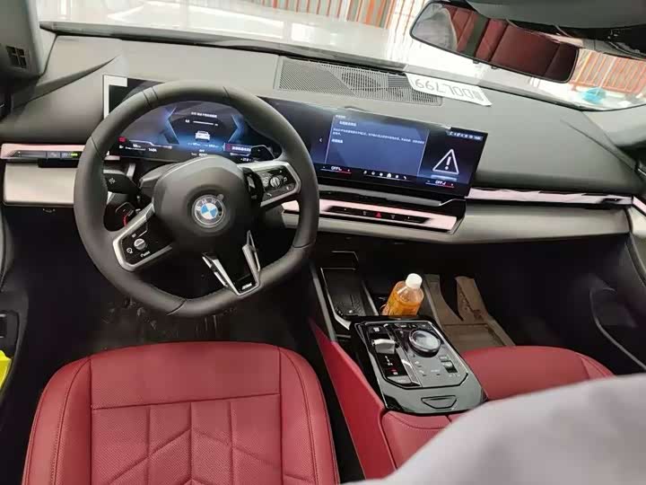 BMW 5 Series, 2025 — фото 5 из 7