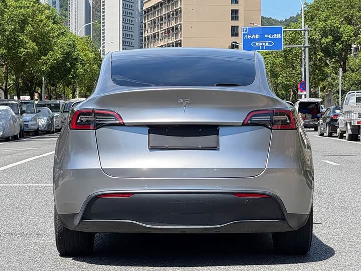 Tesla Model Y, 2023 — фото 5 из 9