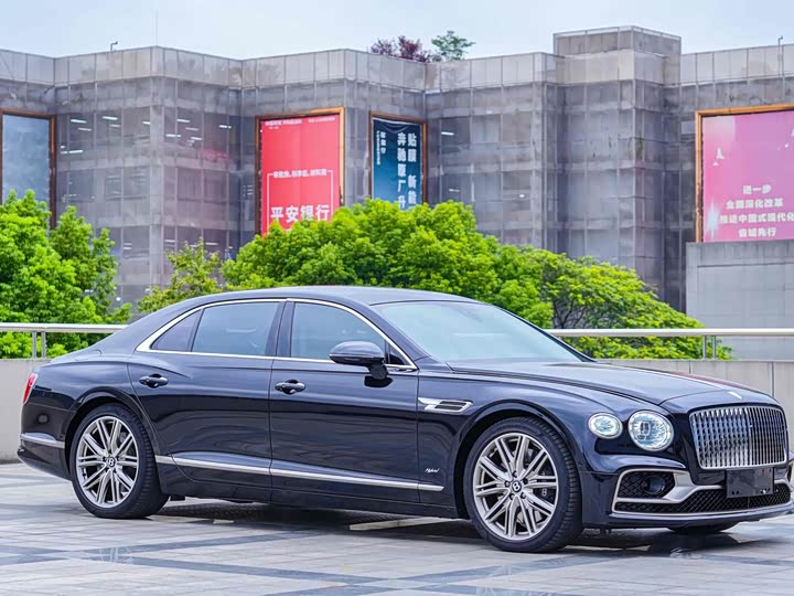 Bentley Flying Spur Hybrid, 2023 — фото 2 из 9