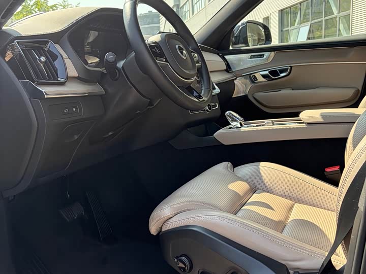 Volvo XC90 Hybrid, 2025 — фото 7 из 9