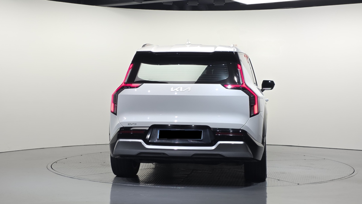 Kia EV9, 2023 — фото 4 из 12