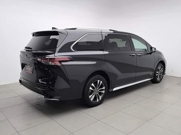Toyota Granvia, 2024 — фото 2 из 9