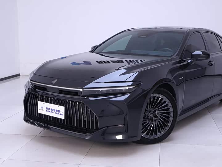Toyota Crown Sedan, 2025 — фото 3 из 9