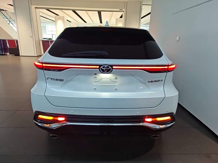 Toyota Venza, 2023 — фото 6 из 9