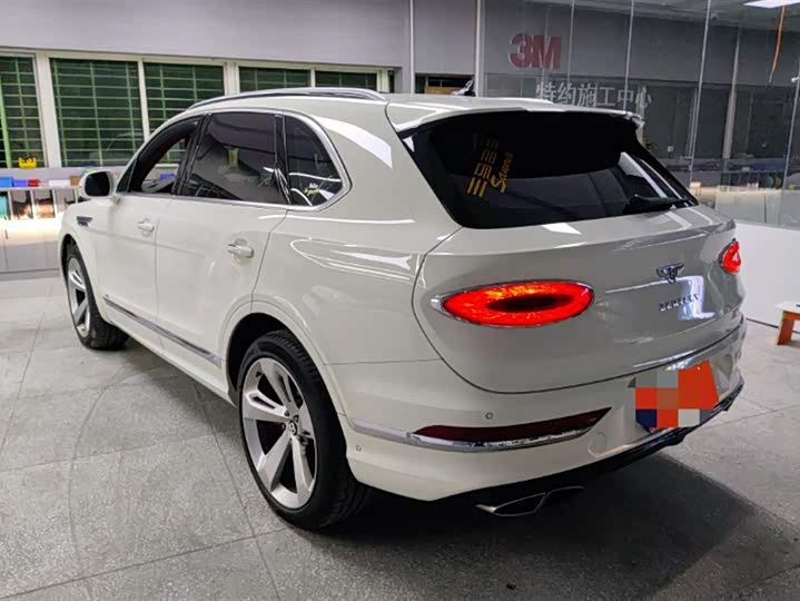 Bentley Bentayga, 2021 — фото 3 из 7
