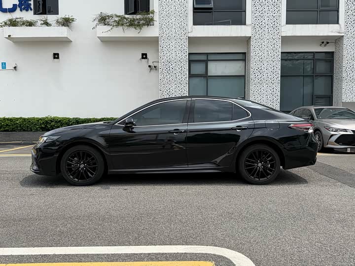 Toyota Camry, 2022 — фото 4 из 9