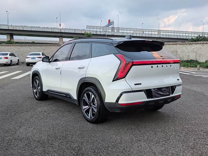 Geely Atlas L, 2025 — фото 9 из 9