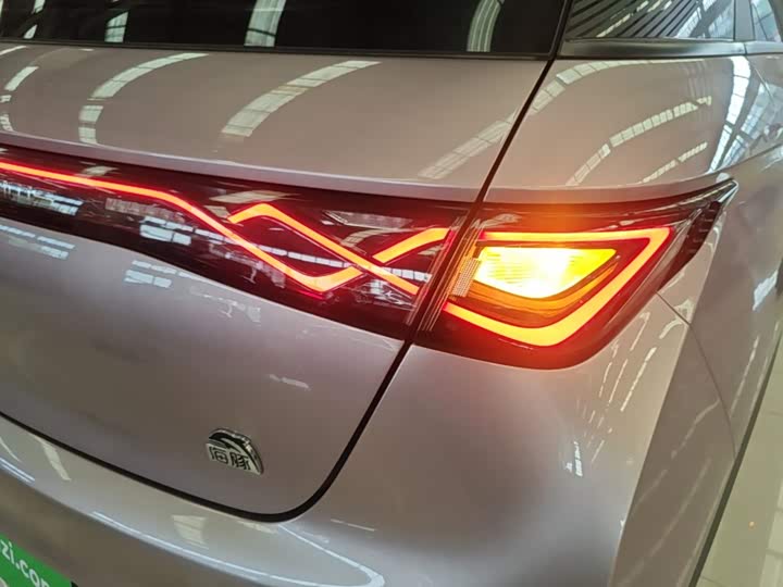 BYD Dolphin, 2022 — фото 8 из 9
