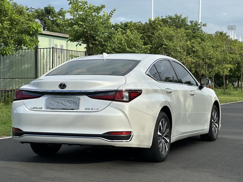 Lexus ES, 2022 — фото 6 из 12