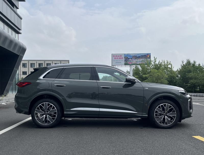 Audi Q5L, 2025 — фото 5 из 10