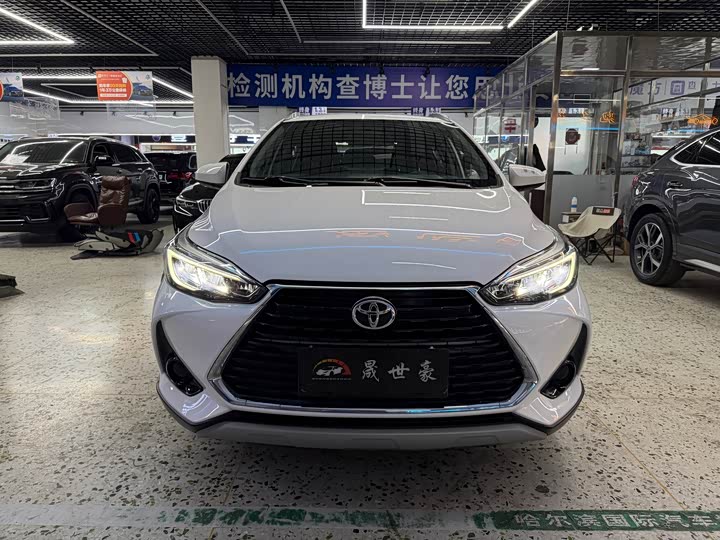 Toyota Yaris L Hatchback, 2022 — фото 2 из 9