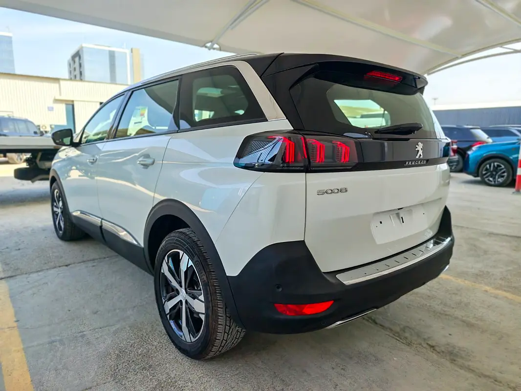 Peugeot 5008, 2025 — фото 10 из 10