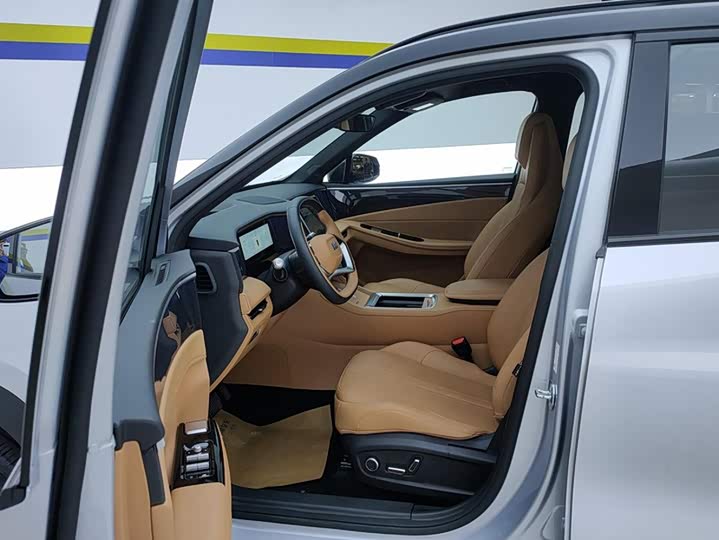 Geely Galaxy L7, 2024 — фото 9 из 9