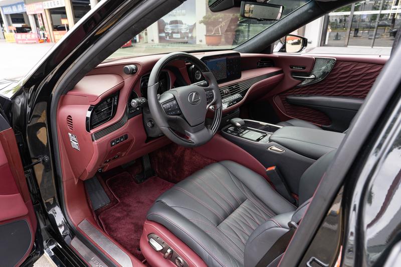 Lexus LS, 2021 — фото 12 из 12