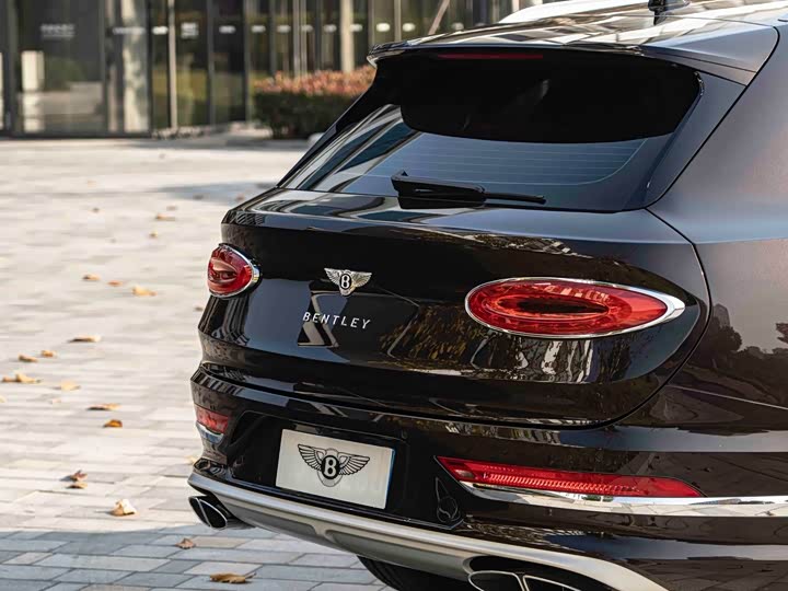 Bentley Bentayga, 2023 — фото 5 из 9
