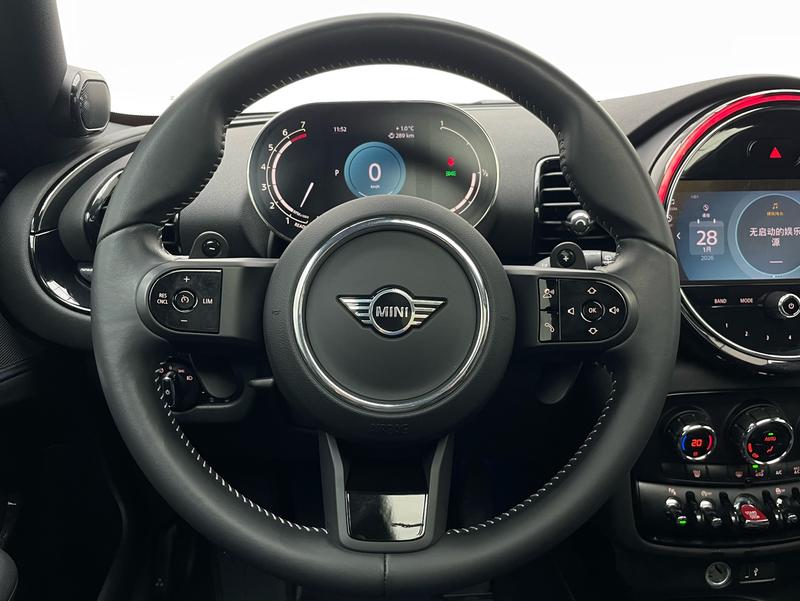 Mini Clubman, 2023 — фото 9 из 12