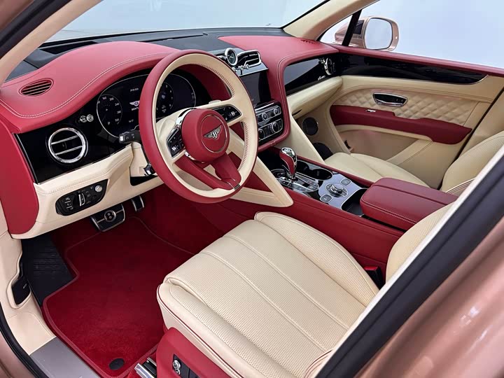Bentley Bentayga, 2023 — фото 8 из 9