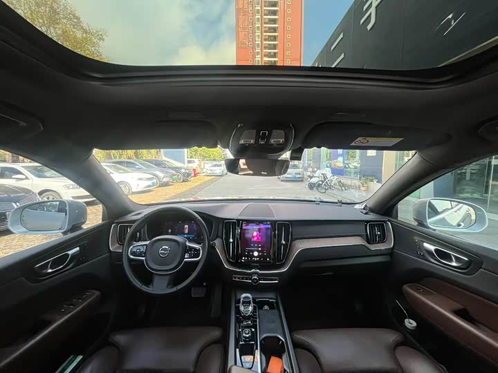 Volvo XC60, 2022 — фото 9 из 9