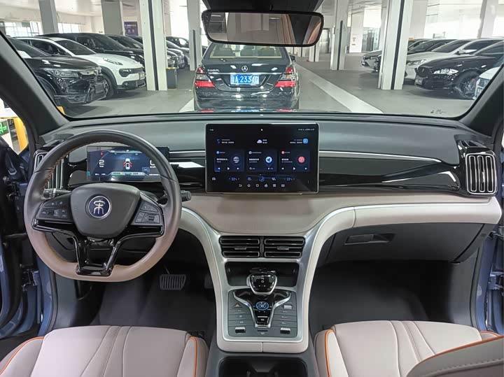 BYD Song Pro Hybrid, 2024 — фото 7 из 9