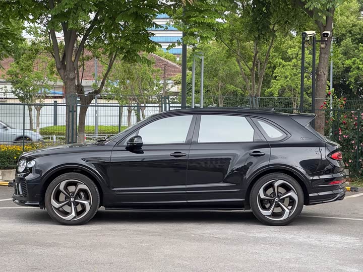 Bentley Bentayga, 2022 — фото 7 из 9