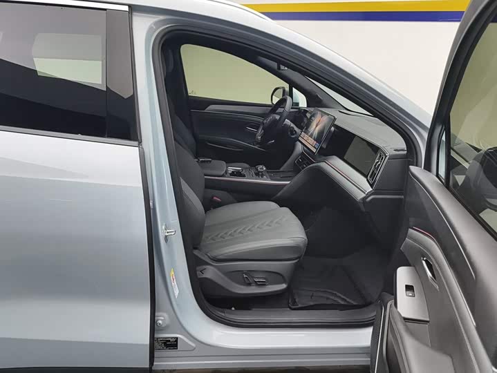 BYD Song L DM-i Hybrid, 2025 — фото 8 из 9