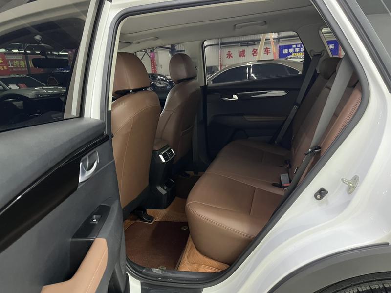 Kia Sportage GT-line, 2023 — фото 7 из 10