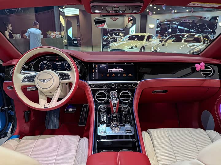 Bentley Continental GT, 2023 — фото 6 из 9