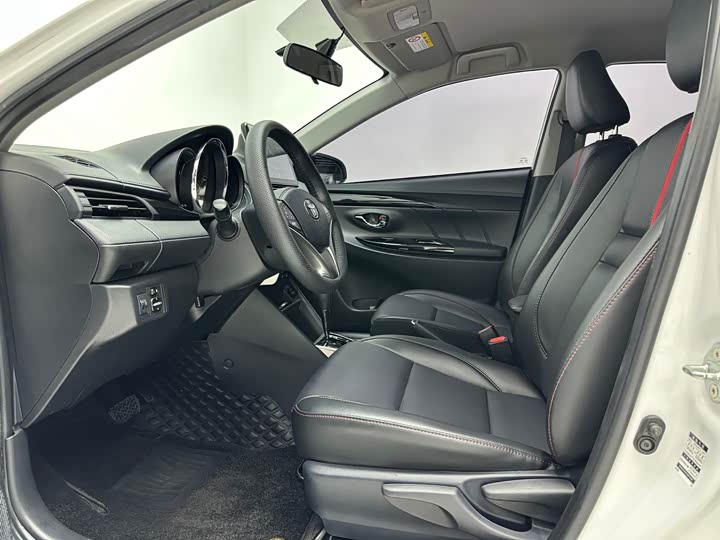 Toyota Yaris L Hatchback, 2022 — фото 7 из 9