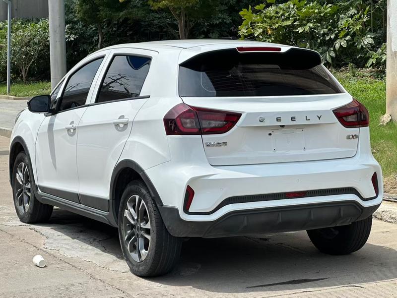 Geely Geometry EX3, 2022 — фото 4 из 8