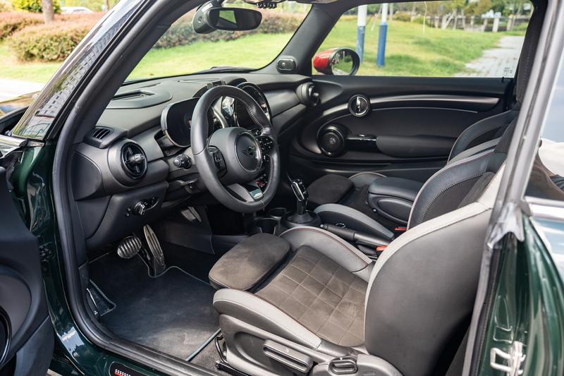 Mini Mini JCW, 2021 — фото 11 из 12