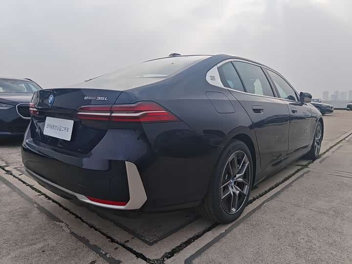 BMW i5, 2025 — фото 5 из 9