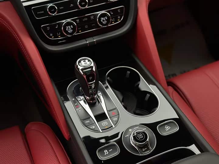 Bentley Bentayga, 2023 — фото 7 из 9